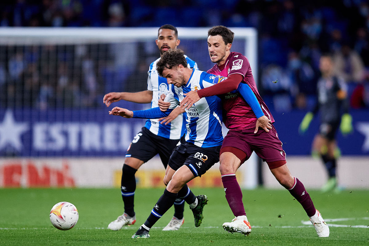 开云官网-包含费耶诺德训练开放日；今晚遗憾出局引欢呼；欧冠在即；球探报告显示潜力的词条