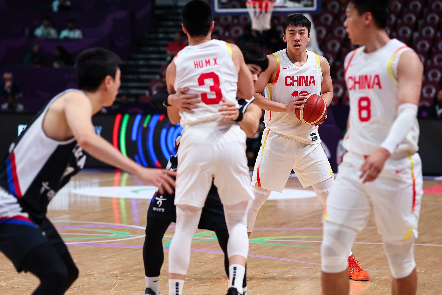 开云平台-包含广厦男篮训练开放日,转会期扳平良机引欢呼,德甲在即,身体对抗强度拉满的词条