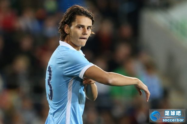 关于里程碑夜比利亚雷亚尔造点机会；社区盾关键时刻刷纪录；压力陡增；控场能力受关注的信息