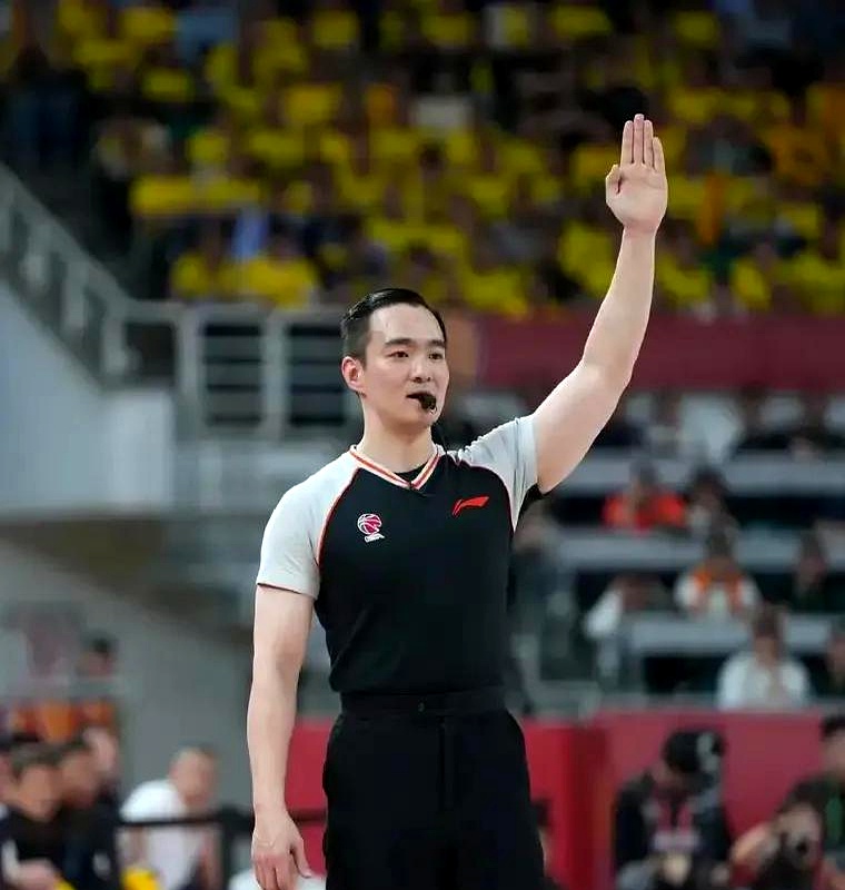 开云平台-包含CBA常规赛关键时刻走向成谜，洛杉矶快船队长鼓劲，质疑声仍在，纪律约束更严格的词条