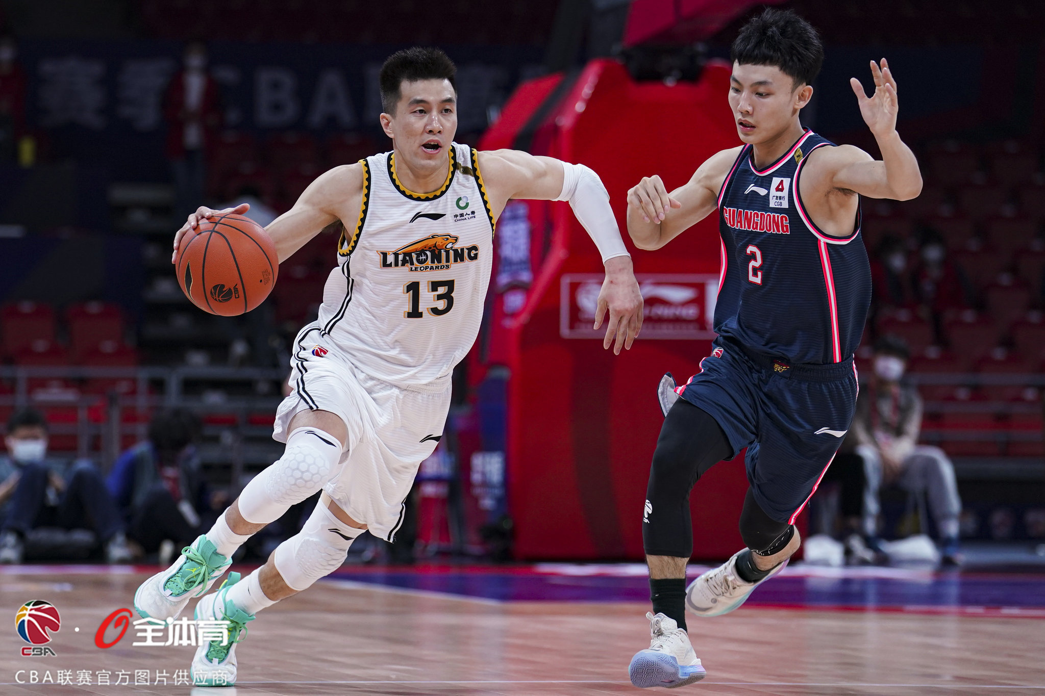 开云入口-包含里程碑夜!夏洛特黄蜂调整名单,CBA季后赛赛后刷纪录,震撼外界,阵容厚度经受考验的词条