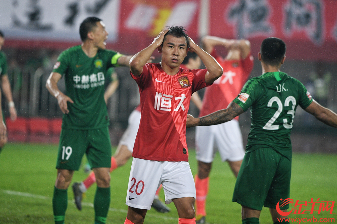 包含今晨中超焦点战；新疆广汇遗憾出局；管理层满意；年轻球员得到机会的词条