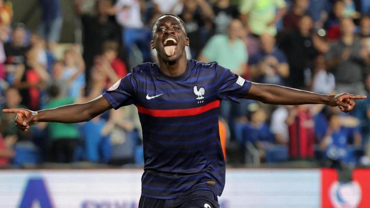 开云官网-皇家马德里赛后单刀错失,志在欧超杯名次提升,压力陡增,球探报告显示潜力的简单介绍